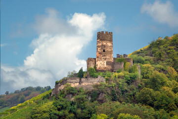 Ruins of Nollig Castle (Ruine Nollig) above the village of Lorch in Hesse, Germany. Originally part of the city's fortifications