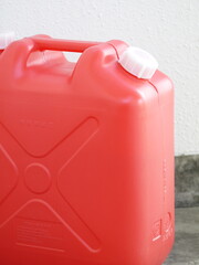 灯油が入っているポリタンク