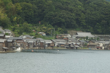 伊根の町並み（伊根湾クルーズから見た風景）