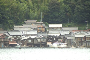 伊根の町並み（伊根湾クルーズから見た風景）