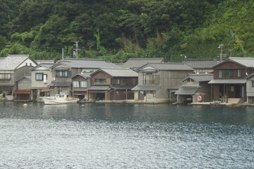 伊根の町並み（伊根湾クルーズから見た風景）