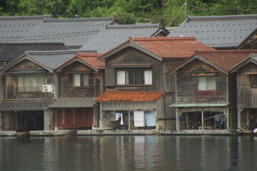 伊根の町並み（伊根湾クルーズから見た風景）