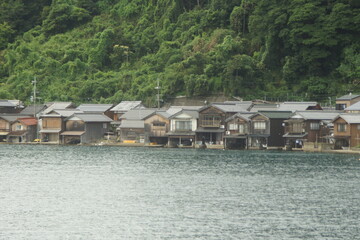 伊根の町並み（伊根湾クルーズから見た風景）