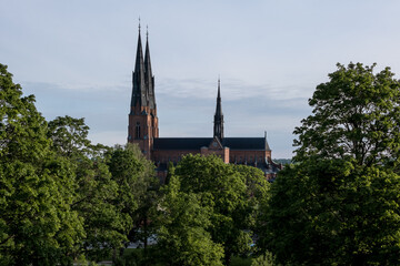Fototapeta premium Uppsala, Sweden – View of the city center with the Uppsala Cathedral dominating the skyline, a Gothic landmark and the largest church in Scandinavia, symbol of Swedish religious heritage.