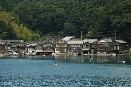伊根の町並み（伊根湾クルーズから見た風景）