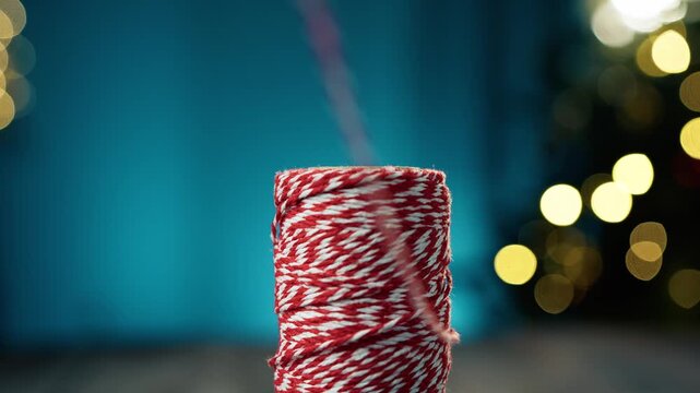 Christmas thread spool rotates continuously