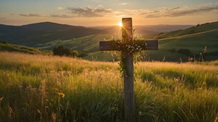 Cruz de madera adornada con flores en campo verde al atardecer