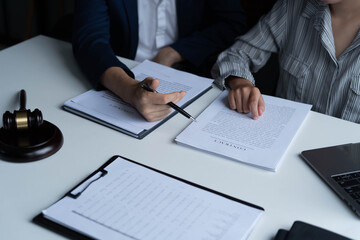 Lawyer give suggestion about law to client