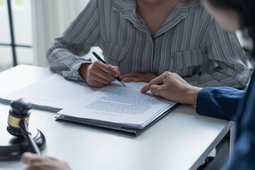 Lawyer give suggestions to client and signing contact