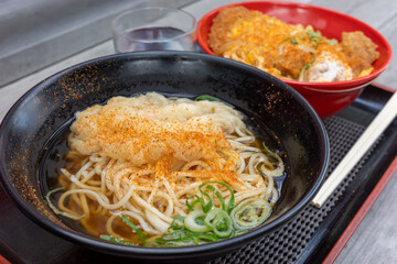 日本の兵庫県姫路市で食べたとても美味しい立ち食いそばとカツ丼