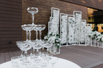 Refined drink presentation at outdoor wedding celebration
