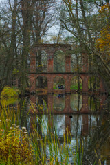 jesień, park pałacowy, arkadia, liście, budynki zabytkowe.  rośliny, polska, 