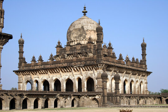 the mosque of bijapur