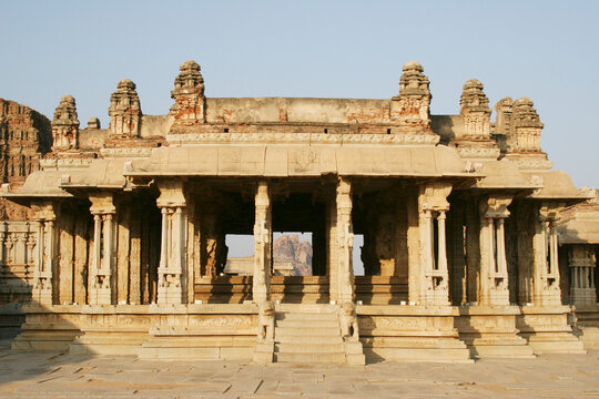 hindu temple in hampi