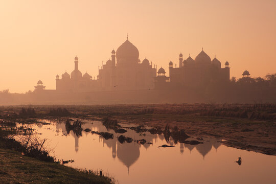 sunrise over taj mahal agra india 
