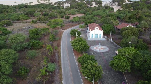 Dunas e parque e&oacute;lico ao entardecer &ndash; Aracati, Cear&aacute;, Brasil