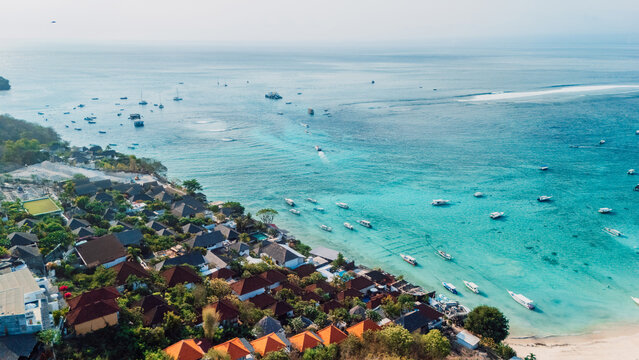 Nusa Lembongan with tropical beach coastline and turquoise ocean with boats, drone view - Powered by Adobe