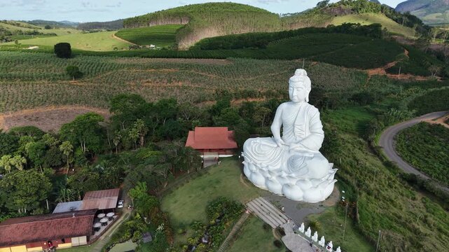 Imagem a&eacute;rea da est&aacute;tua do Buda gigante na cidade de Ibira&ccedil;u. localizada no Mosteiro Zen Morro da Vargem, em Ibira&ccedil;u pr&oacute;ximo a regi&atilde;o metropolitana de Vit&oacute;ria, as margens da br101.