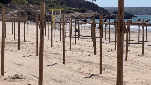 End of season / beginning of season, beach umbrellas are being set up / taken down on the beach, Santa Ponsa, Calvia, Mallorca