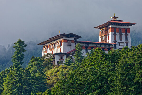 Jakar Dzong is a fortress built on the site of an earlier temple whose name derived from the word bjakhab meaning white bird