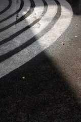 Markierungen auf dem Asphalt