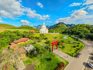 Imagem a&eacute;rea da est&aacute;tua do Buda gigante na cidade de Ibira&ccedil;u. localizada no Mosteiro Zen Morro da Vargem, em Ibira&ccedil;u pr&oacute;ximo a regi&atilde;o metropolitana de Vit&oacute;ria, as margens da br101.