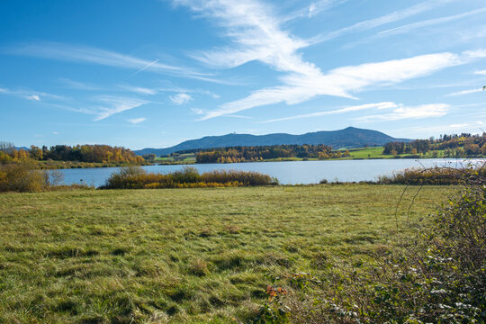 &Ouml;sb&uuml;hler Bucht am Drachensee bei Furth im Wald im Sp&auml;therbst