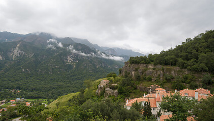 Fototapeta premium Scenic Mountain Landscape with Cloudy Skies and Villas