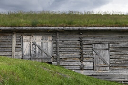 Scheune mit Grasdach, historischer Bauernhof und Pilgerunterkunft Budsjord, Dovre, Pilgerweg Olavsweg oder Olavsleden, Gudbrandsdalen oder Gudbrandstal, Norwegen