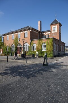 Brick railway station building, Humbleb&aelig;k, Hovedstaden, &Oslash;resund coast, Denmark