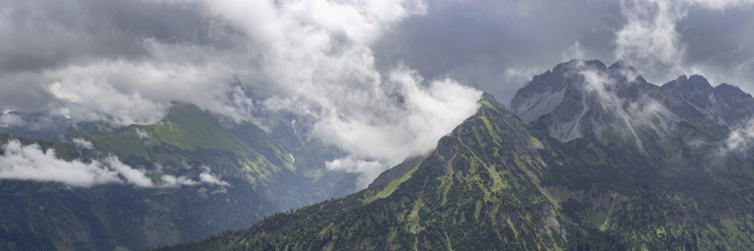 Mountain panorama with many rain clouds from the Fellhorn, 2038m, over the Warmatsgundtal to the Gundsberg, 1582m, Schartenkopf, 1812m, Griesgundkopf, 2164m, Alpgundkopf, 2177m and Ro&szlig;gundkopf, 2139m, behind it the Stillachtal and Rappenalptal, Allg&auml;u Alps, Allg&auml;u, Bavaria, Germany