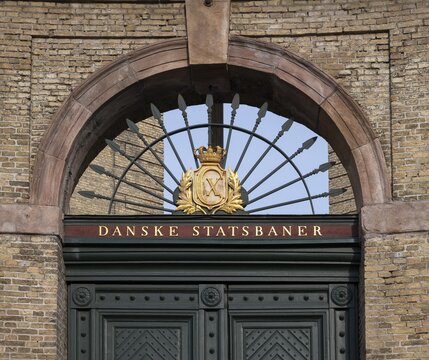 Entrance, S&oslash;lvgade Kaserne, former headquarters of the Danish State Railways, Copenhagen, Denmark