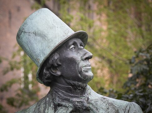 Poet and writer Hans Christian Andersen, bronze sculpture by Henry Luckow-Nielsen, Hans Christian Andersen's Boulevard, Copenhagen, Denmark