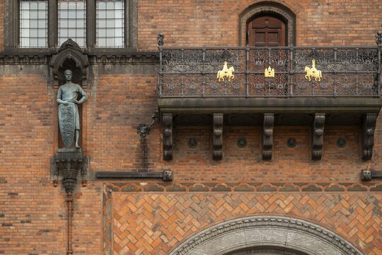 Brick fa&ccedil;ade with knight sculpture and balcony, town hall in the National Romantic style by Martin Nyrop, Town Hall Square, Rathausplatz or R&aring;dhuspladsen, Copenhagen, Denmark