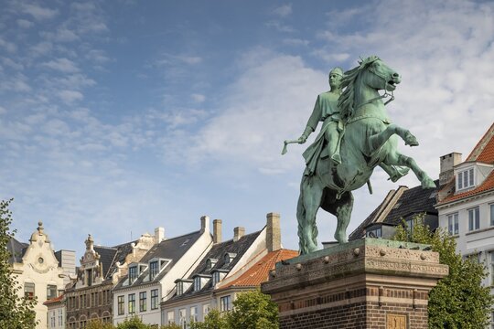 Monument, bronze sculpture, equestrian statue of Absalon of Lund, Bishop of Roskilde, by Vilhelm Bissen, H&oslash;jbro Plads, Copenhagen, Denmark