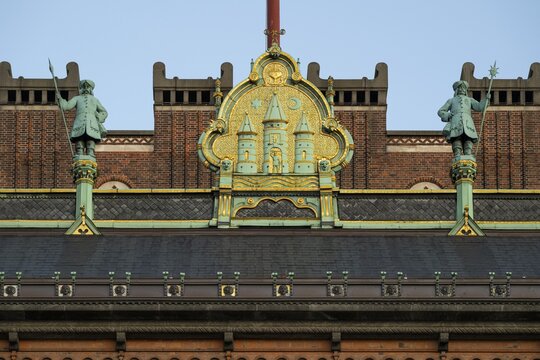 Gilded city coat of arms, town hall in the National Romantic style by Martin Nyrop, Town Hall Square, Rathausplatz or R&aring;dhuspladsen, Copenhagen, Denmark
