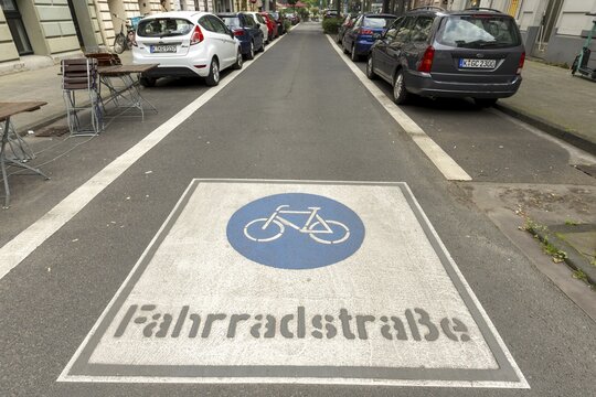 Markings on a cycle lane, cyclists have priority over motor traffic, Cologne, North Rhine-Westphalia, Germany