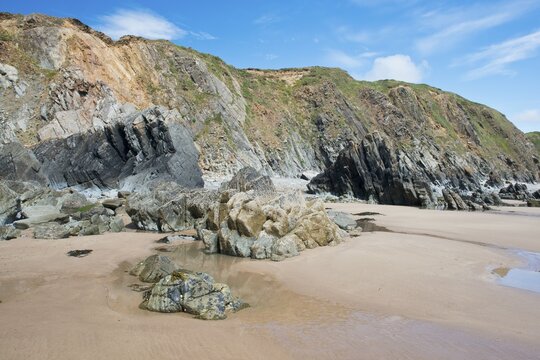 Rocky coast at low tide, Marloes Sand, Wales, Great Britain