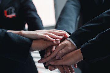 Obraz premium Concept, meeting, team applauds for success and presentation in the conference room, support, teamwork, many people join together to applaud and agree to the business meeting.