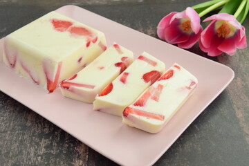 Strawberry milk agar agar pudding
