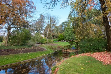 Couleurs d'automne et &oelig;uvre d'art au Jardin des Plantes de Nantes