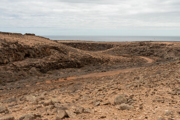 Barranco de Tinojay, paisaje volc&aacute;nico junto al mar en Fuerteventura