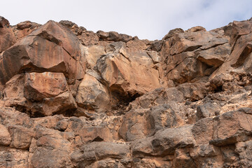 Grabado lineal sobre roca volcánica en el Barranco de Tinojay, Fuerteventura