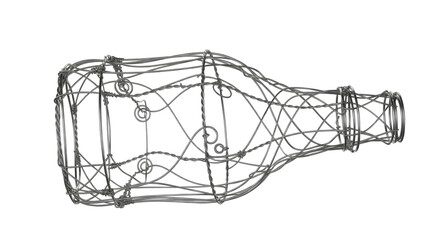 Obraz premium Wireframe bottle sculpture: intricate design of twisted metal art