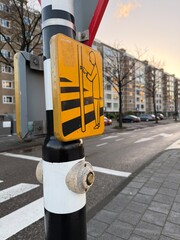 yellow traffic light