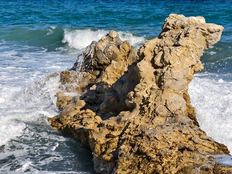 beach scene imagery, coastal waves and rocks depiction, serene shoreline with waves and textured