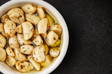 Garlic slices in flavored oil roasted garlic slice in oil fast food natural tasty appetizer fresh delicious gourmet food background on the table rustic top view copy space vegetarian or vegan food