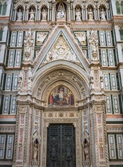 the facade of the cathedral of santa maria del fiore in florence