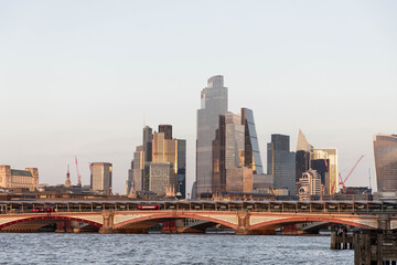 Fototapeta premium London Skyline entlang der Themse
