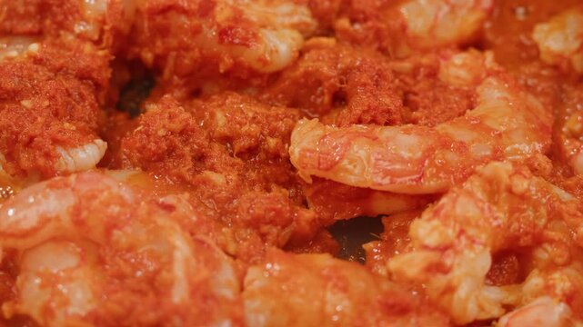 Tamarind red prawn curry cooking, shrimps in tomato ginger sauce, asian kitchen, Chinese restaurant.